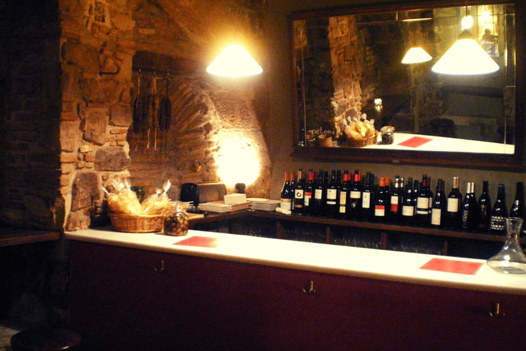Lugares donde tomar buenos vinos en Barcelona: Bar Zim